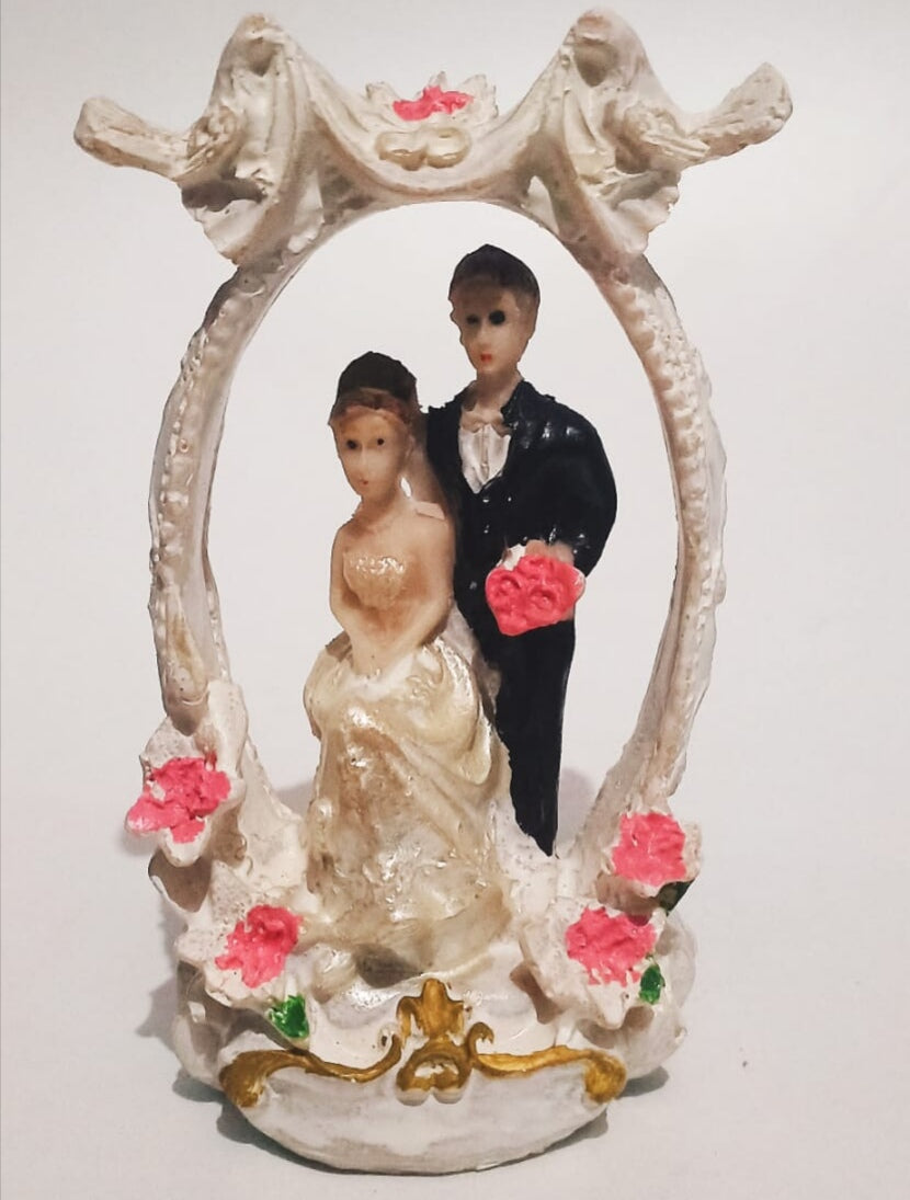 Buy/Send COUPLE MINI STATUE |Online Same Day Delivery - GiftzBag.com